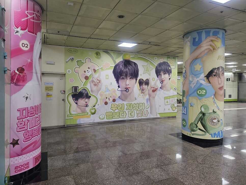 KSPO DOME演唱會應援廣告|地鐵大型牆面柱身